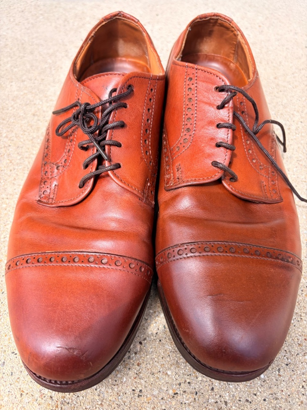 Classic Men's Tan Leather Cap-Toe Brogues